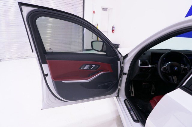 Used 2023 BMW 330i Sedan w/ M Sport Package RWD image 11
