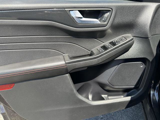 Certified 2025 Ford Escape ST-Line AWD/4WD image 12