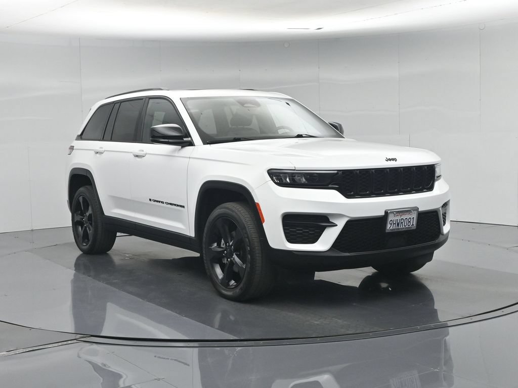 Used 2023 Jeep Grand Cherokee Altitude AWD/4WD image 60