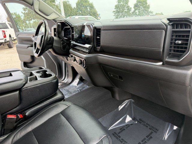 Used 2022 Chevrolet Silverado 1500 LT w/ Diesel Off-Road Package AWD/4WD image 39