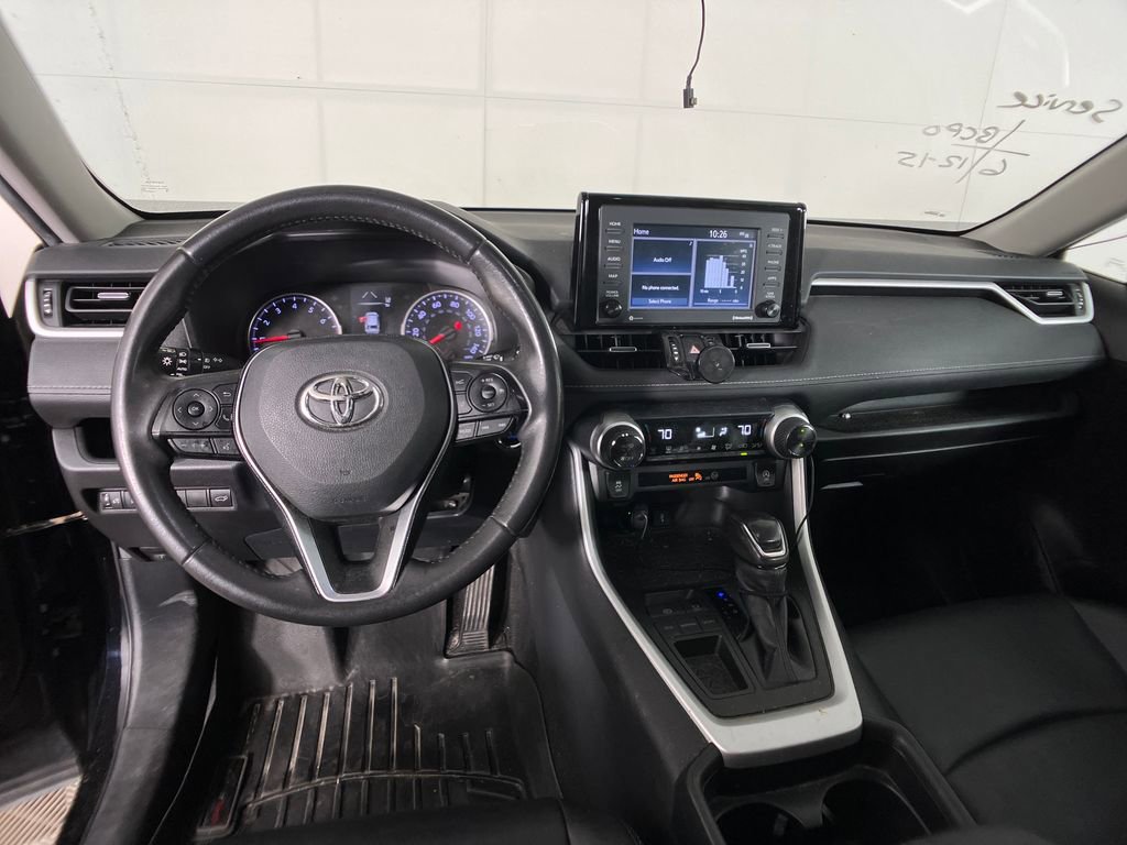 Used 2021 Toyota RAV4 XLE Premium image 6