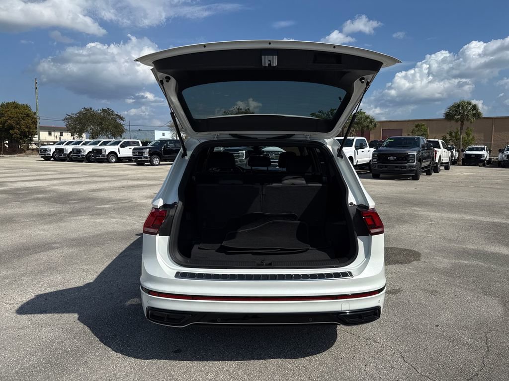 Used 2023 Volkswagen Tiguan SE R-Line image 28