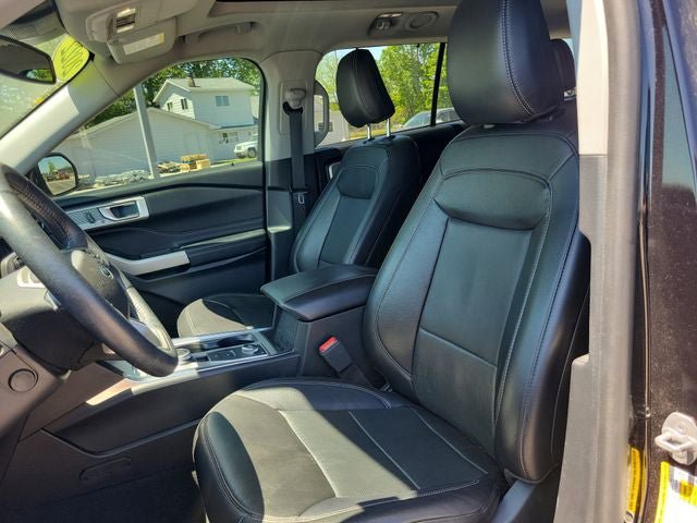 Certified 2022 Ford Explorer Limited w/ Equipment Group 301A AWD/4WD image 5