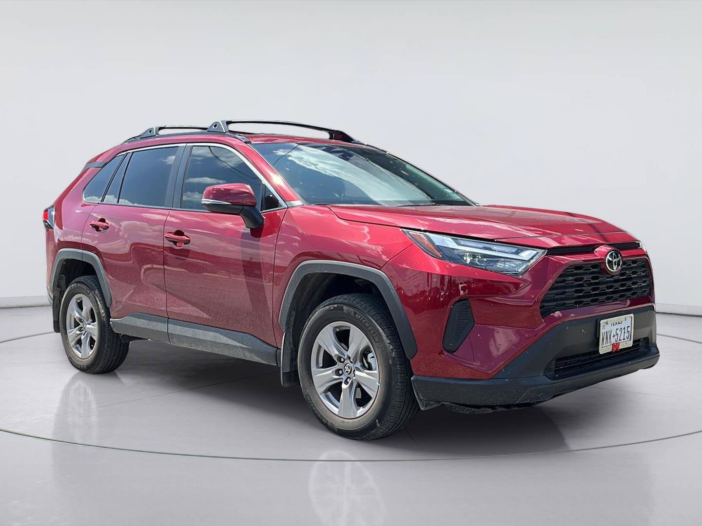 Used 2025 Toyota RAV4 XLE FWD image 1