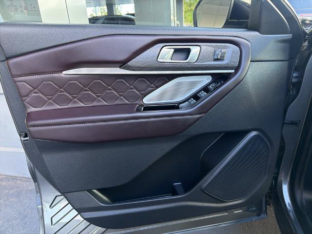 Certified 2025 Ford Explorer Platinum w/ LUX Leather Package AWD/4WD image 18