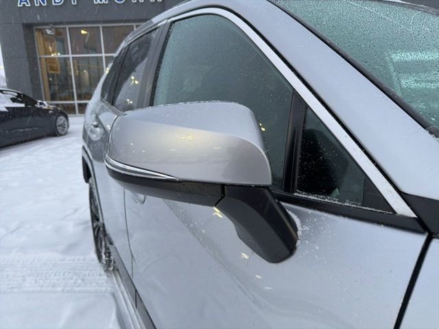 Used 2022 Toyota RAV4 SE image 3