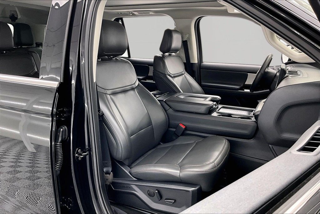Certified 2025 Ford Expedition Active AWD/4WD image 7