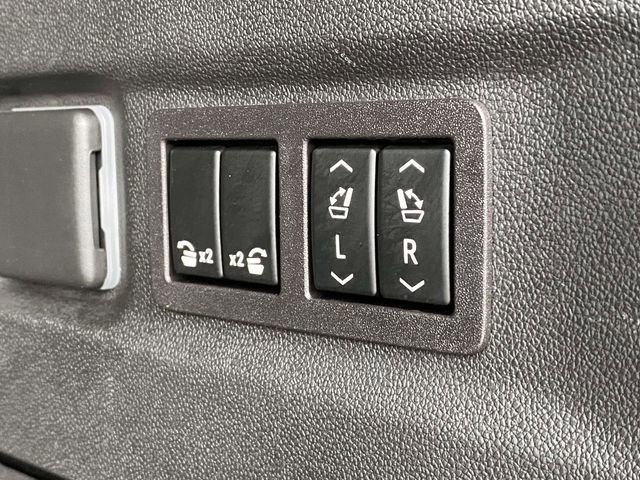 Used 2023 Chevrolet Suburban High Country image 13