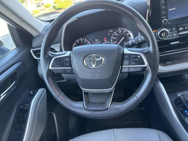 Used 2022 Toyota Highlander XLE AWD/4WD image 24