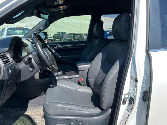 Used 2020 Lexus GX 460 Premium w/ Premium Package image 2