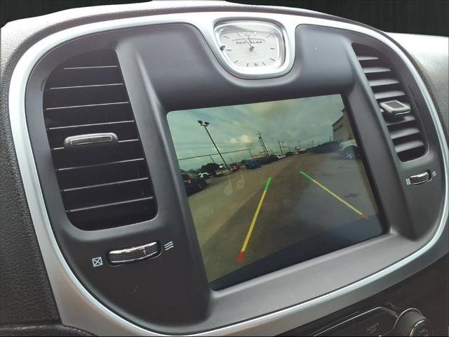 Used 2022 Chrysler 300 Touring w/ Sport Appearance Package image 26