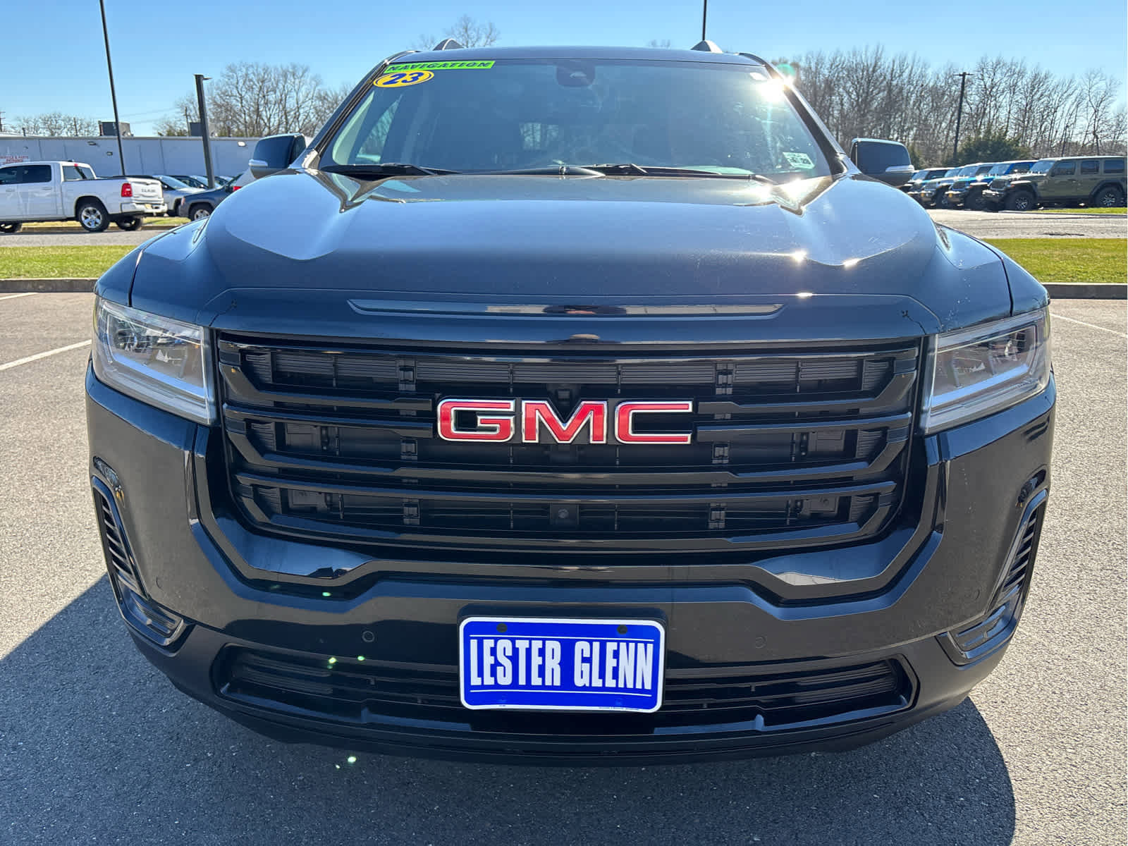 Used 2023 GMC Acadia SLE w/ Driver Convenience Package image 4