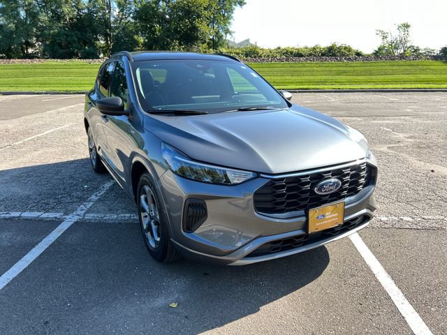 Certified 2023 Ford Escape ST-Line w/ Tech Pack #1 AWD/4WD image 2