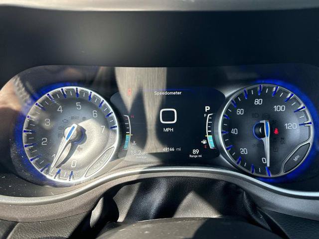 Used 2023 Chrysler Pacifica Touring-L FWD image 31