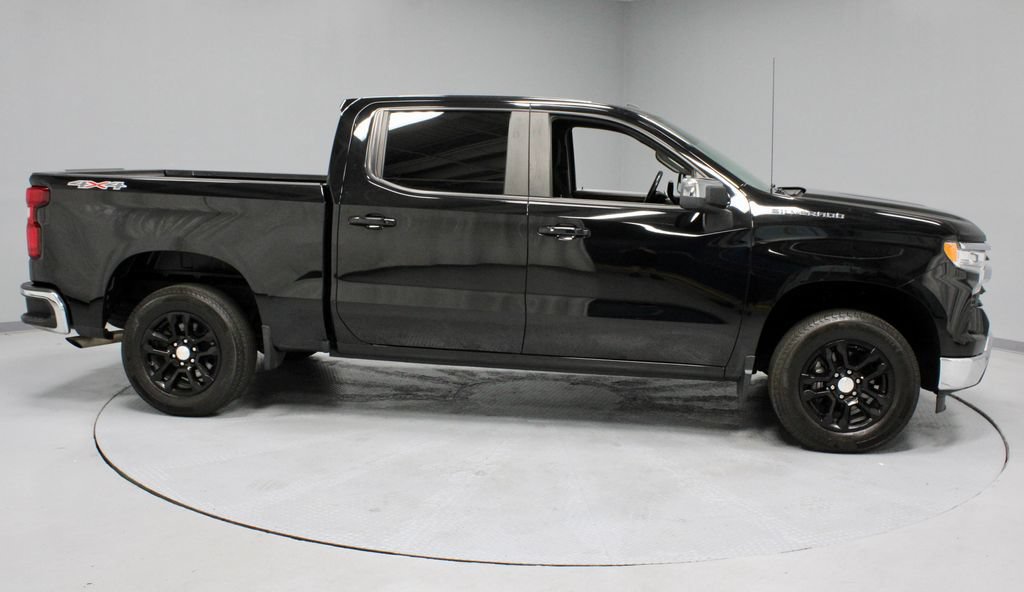 Used 2022 Chevrolet Silverado 1500 LT AWD/4WD image 7