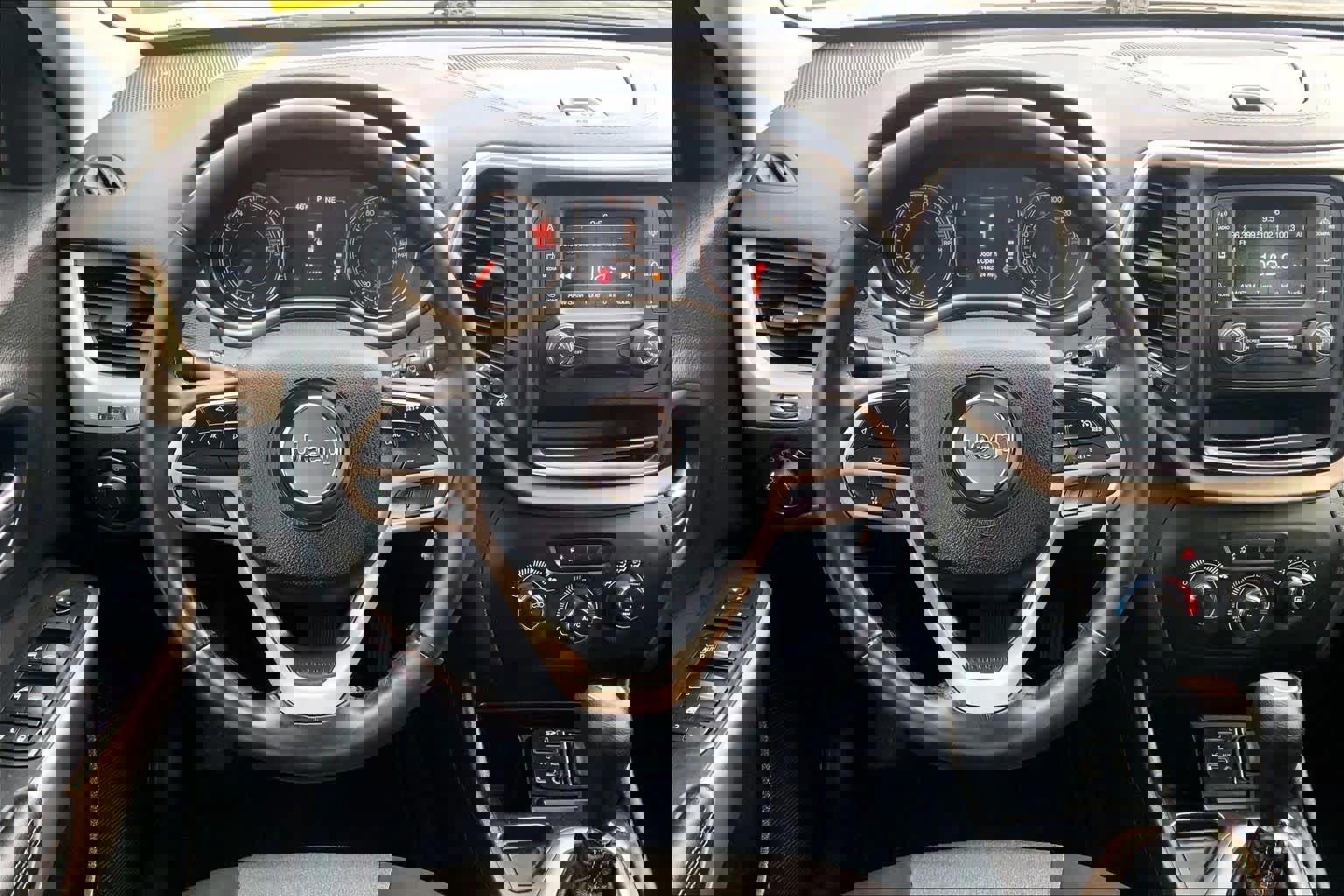 Used 2017 Jeep Cherokee Sport image 7