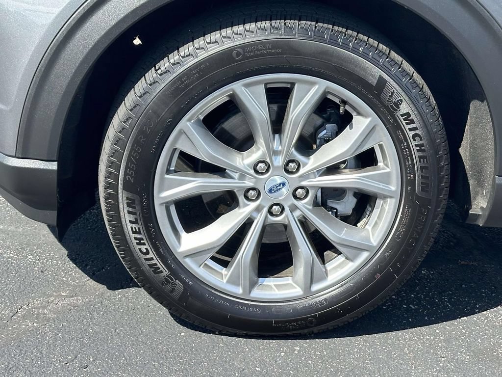 Certified 2023 Ford Explorer XLT w/ Equipment Group 202A AWD/4WD image 8