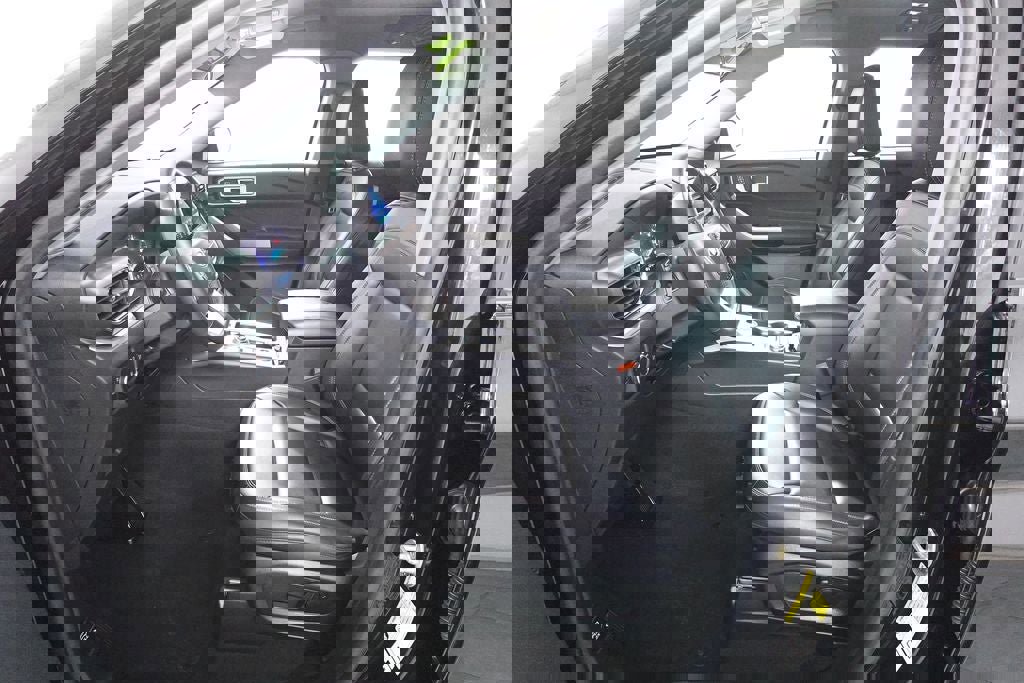 Certified 2023 Ford Explorer XLT w/ Equipment Group 202A image 10