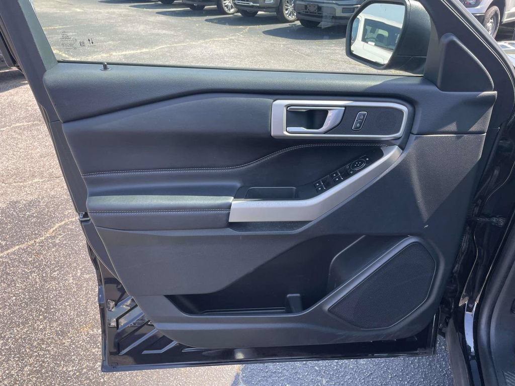 Certified 2023 Ford Explorer XLT RWD image 15