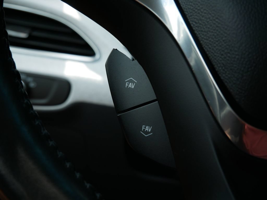 Used 2020 Chevrolet Bolt LT FWD image 19