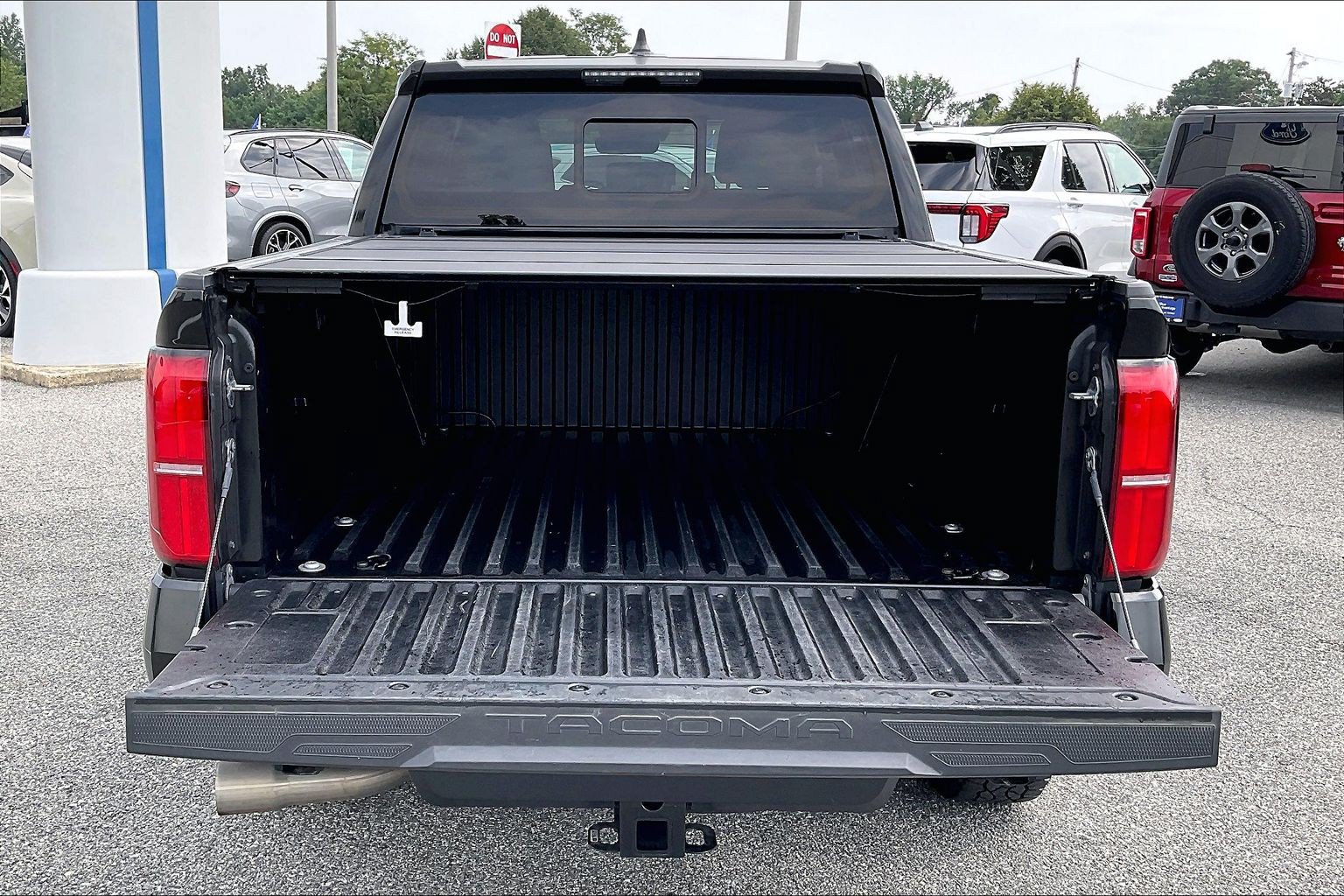 Used 2024 Toyota Tacoma SR5 AWD/4WD image 31