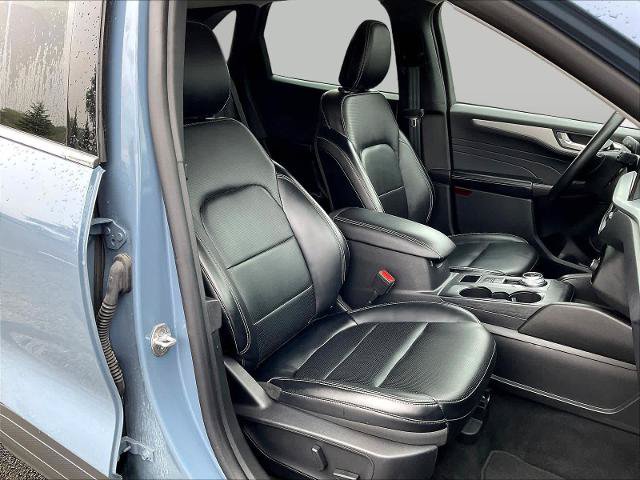 Certified 2025 Ford Escape Platinum AWD/4WD image 30