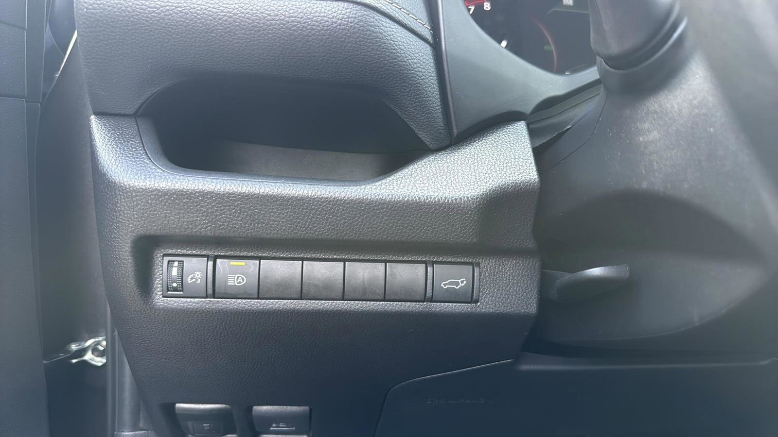 Used 2025 Toyota RAV4 XLE w/ Convenience Package image 18