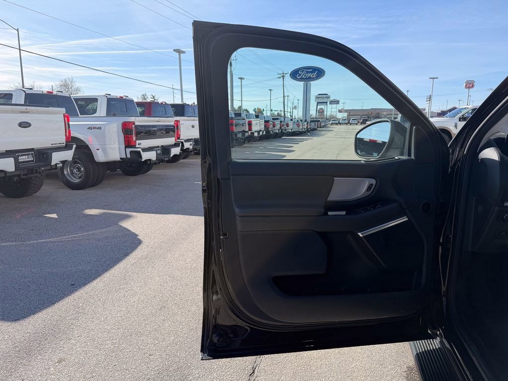 Certified 2025 Ford Expedition Active image 12