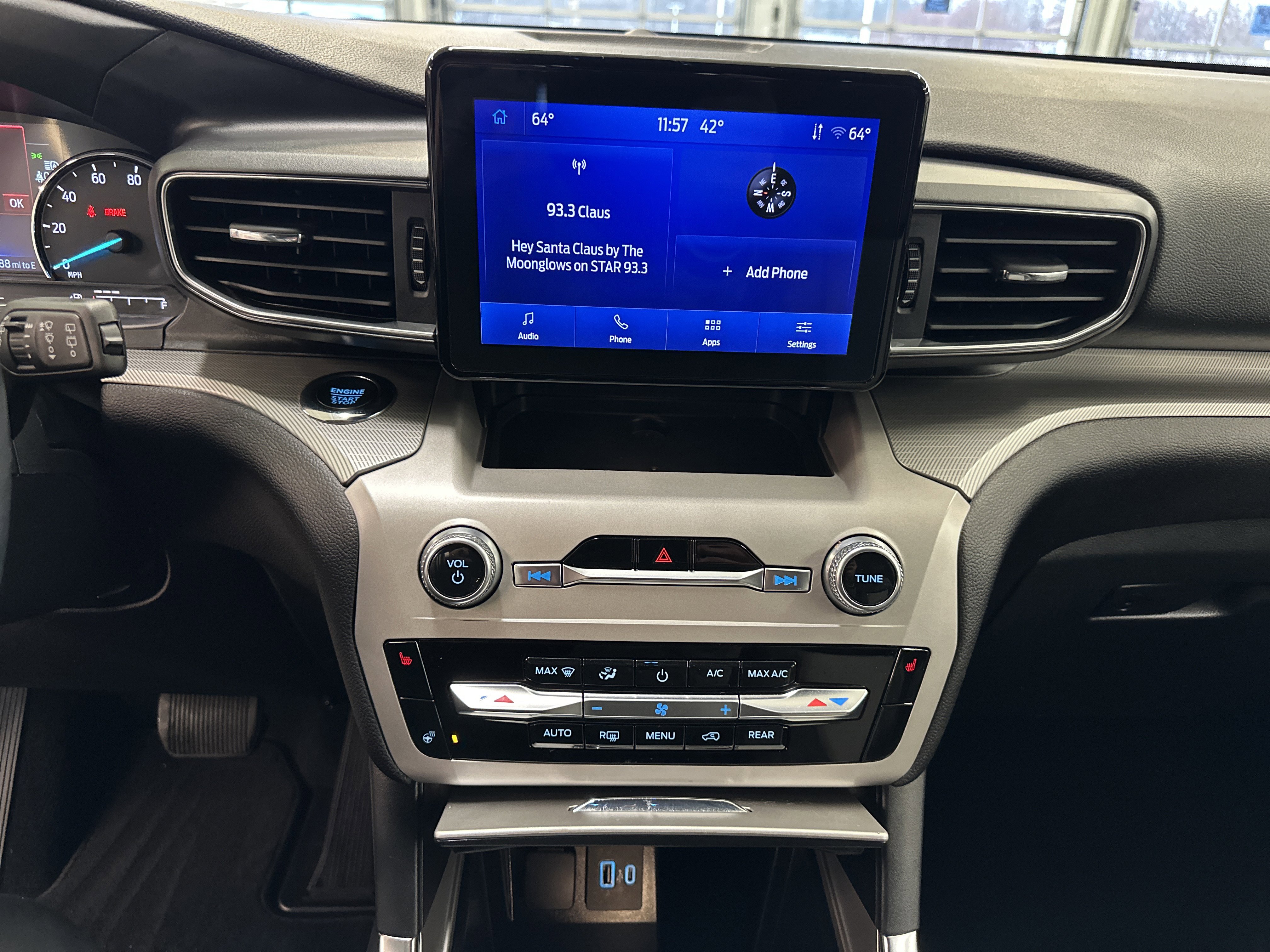 Certified 2023 Ford Explorer XLT w/ Equipment Group 202A image 3