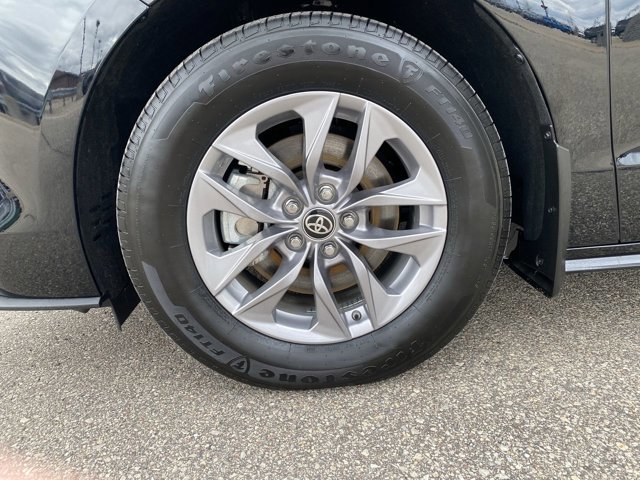 Used 2024 Toyota Sienna XLE w/ XLE Plus Package FWD image 10
