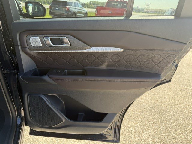 Certified 2025 Ford Explorer Platinum w/ LUX Leather Package AWD/4WD image 34