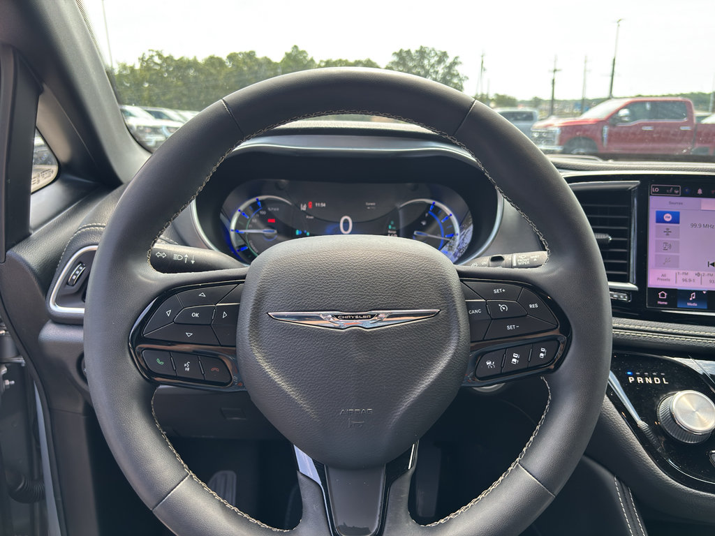 Used 2022 Chrysler Pacifica Limited w/ S Appearance Package FWD image 6