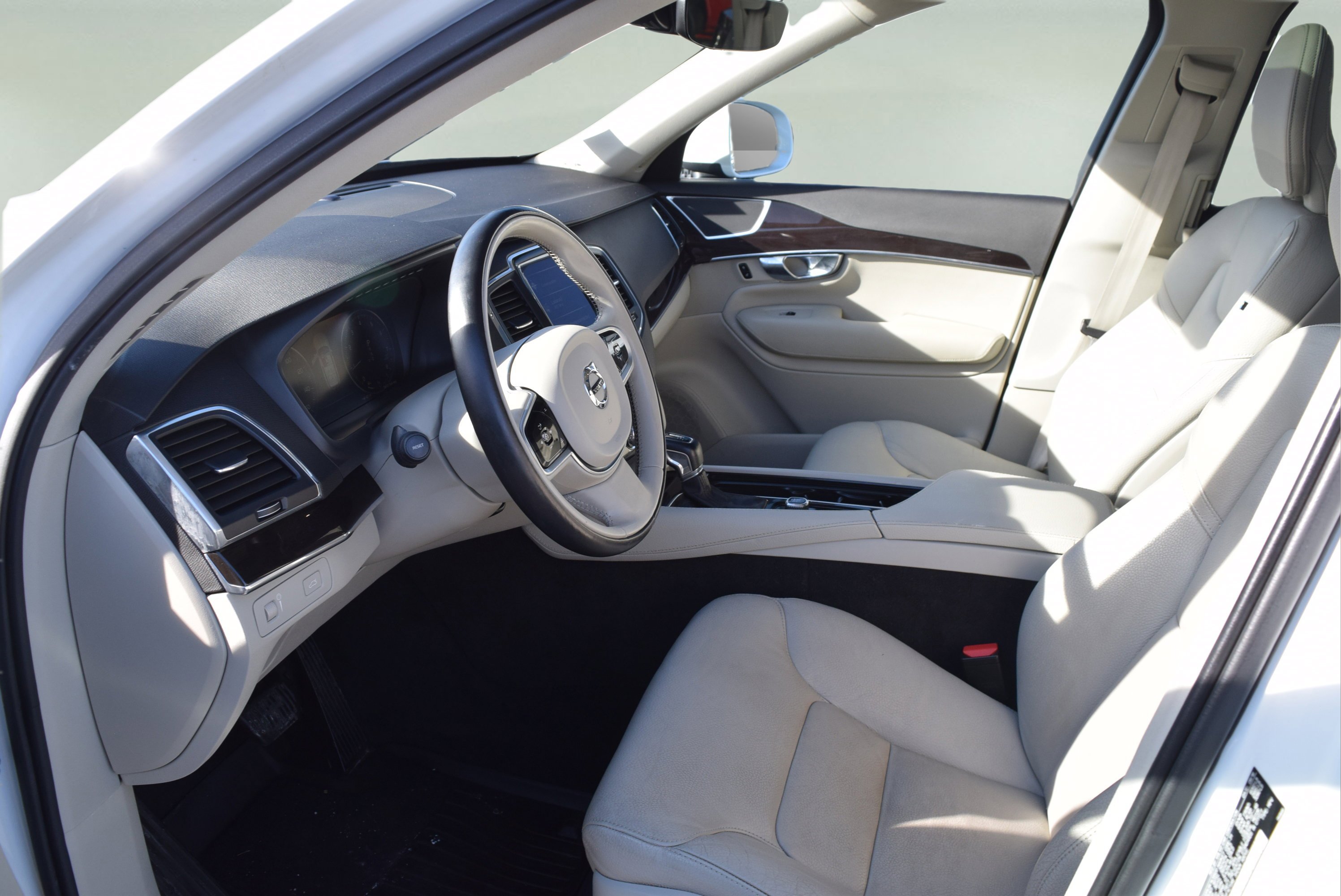 Used 2019 Volvo XC90 T6 Momentum w/ Protection Package Premier image 13