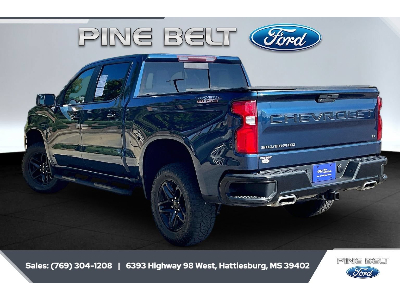 Used 2019 Chevrolet Silverado 1500 LT Trail Boss AWD/4WD image 2