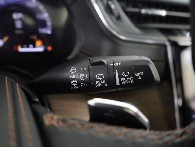Used 2024 Jeep Grand Cherokee L Summit w/ High Altitude Package AWD/4WD image 22