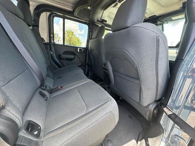 Used 2025 Jeep Gladiator Sport AWD/4WD image 19
