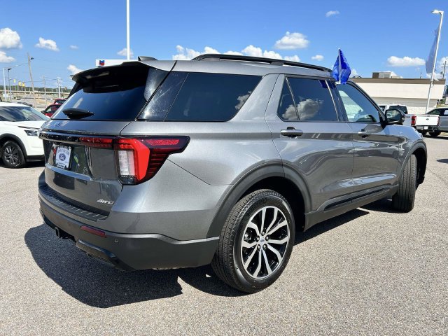 Certified 2025 Ford Explorer ST-Line AWD/4WD image 32