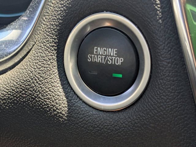 Used 2023 Chevrolet Traverse LT FWD image 39