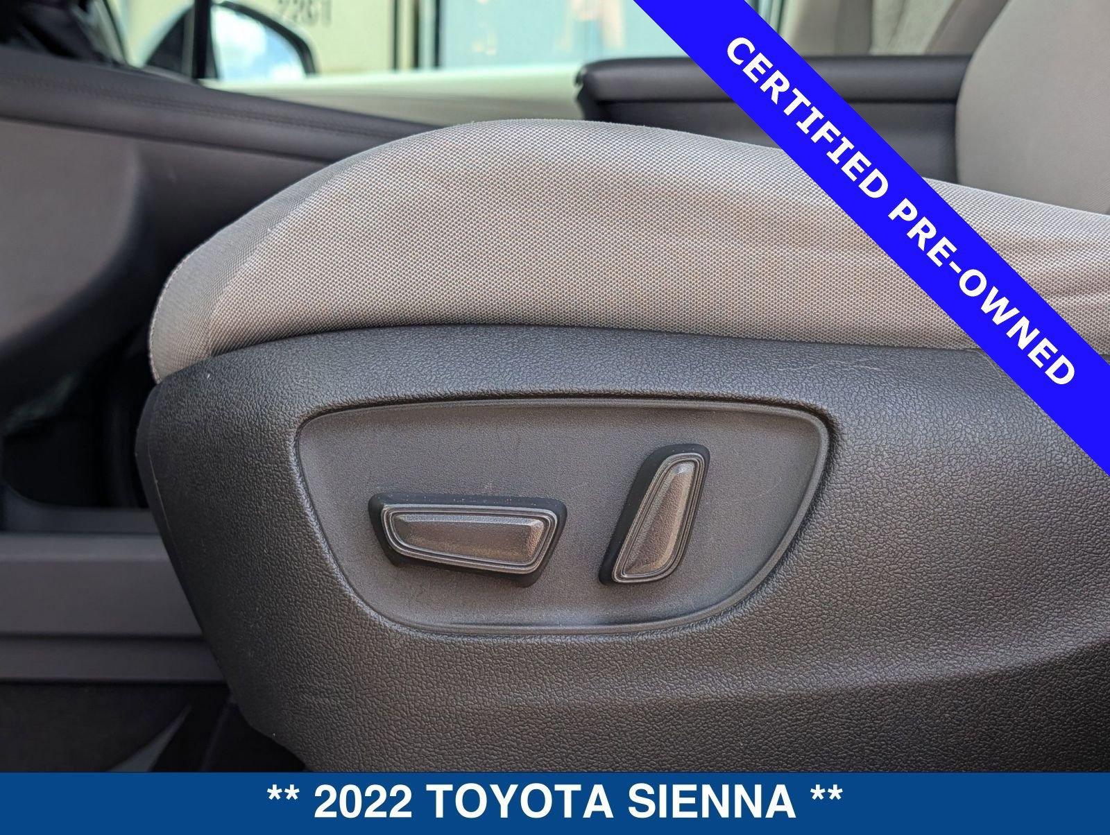 Used 2022 Toyota Sienna LE image 22