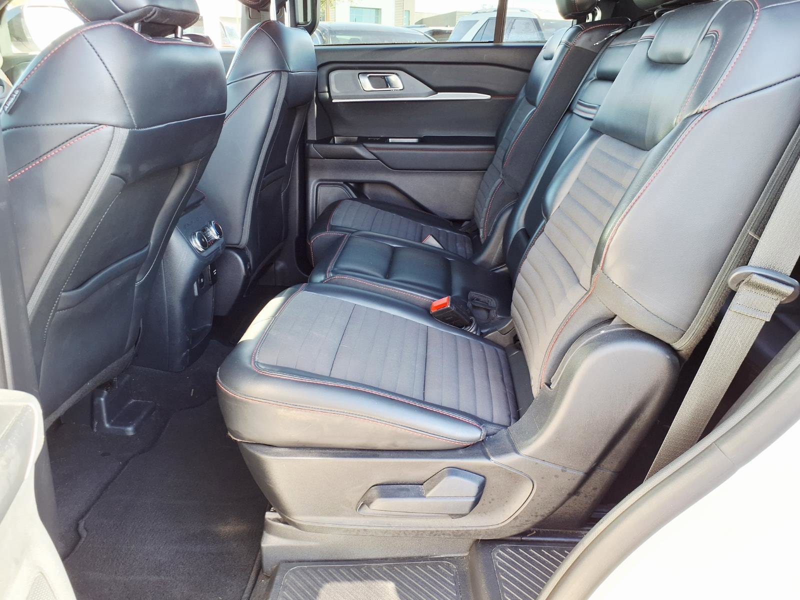 Certified 2025 Ford Explorer ST-Line w/ Premium Package AWD/4WD image 18