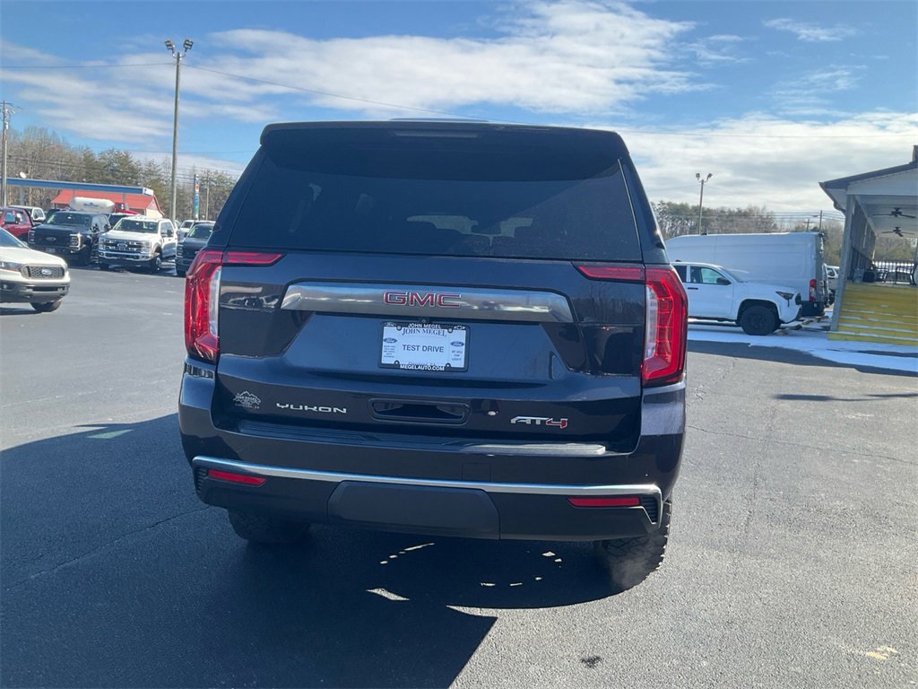 Used 2023 GMC Yukon XL AT4 image 4