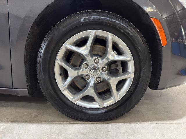 Used 2019 Chrysler Pacifica Limited image 31