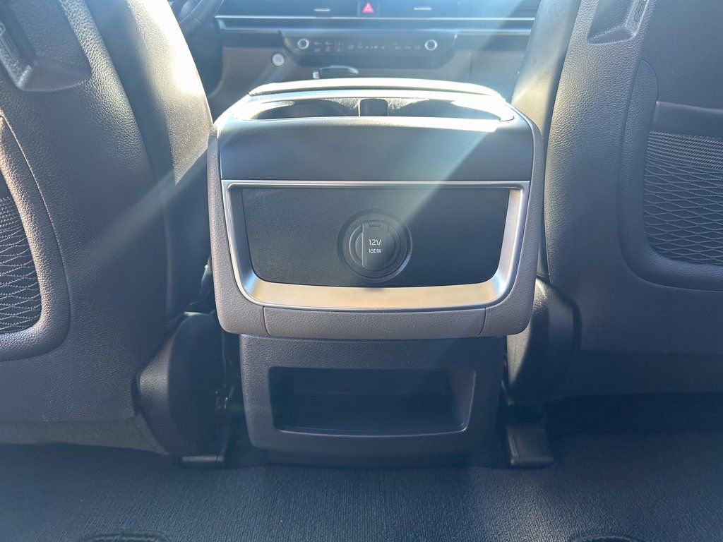 Used 2025 Kia Carnival image 33