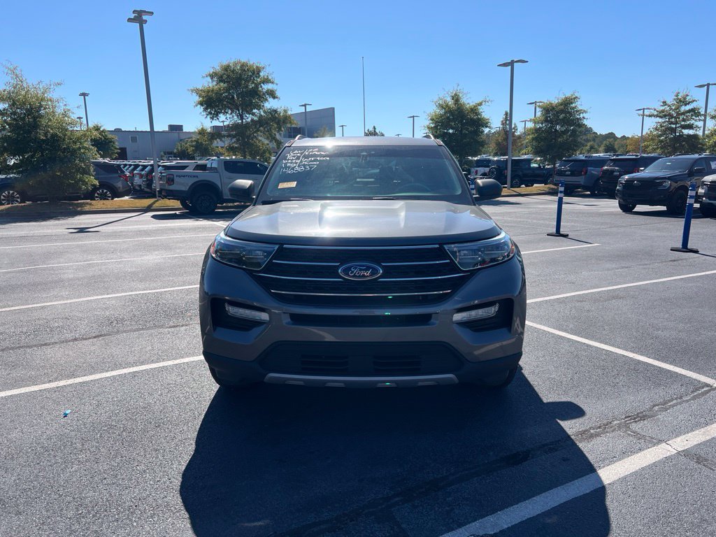 Certified 2022 Ford Explorer XLT w/ Equipment Group 202A AWD/4WD image 2
