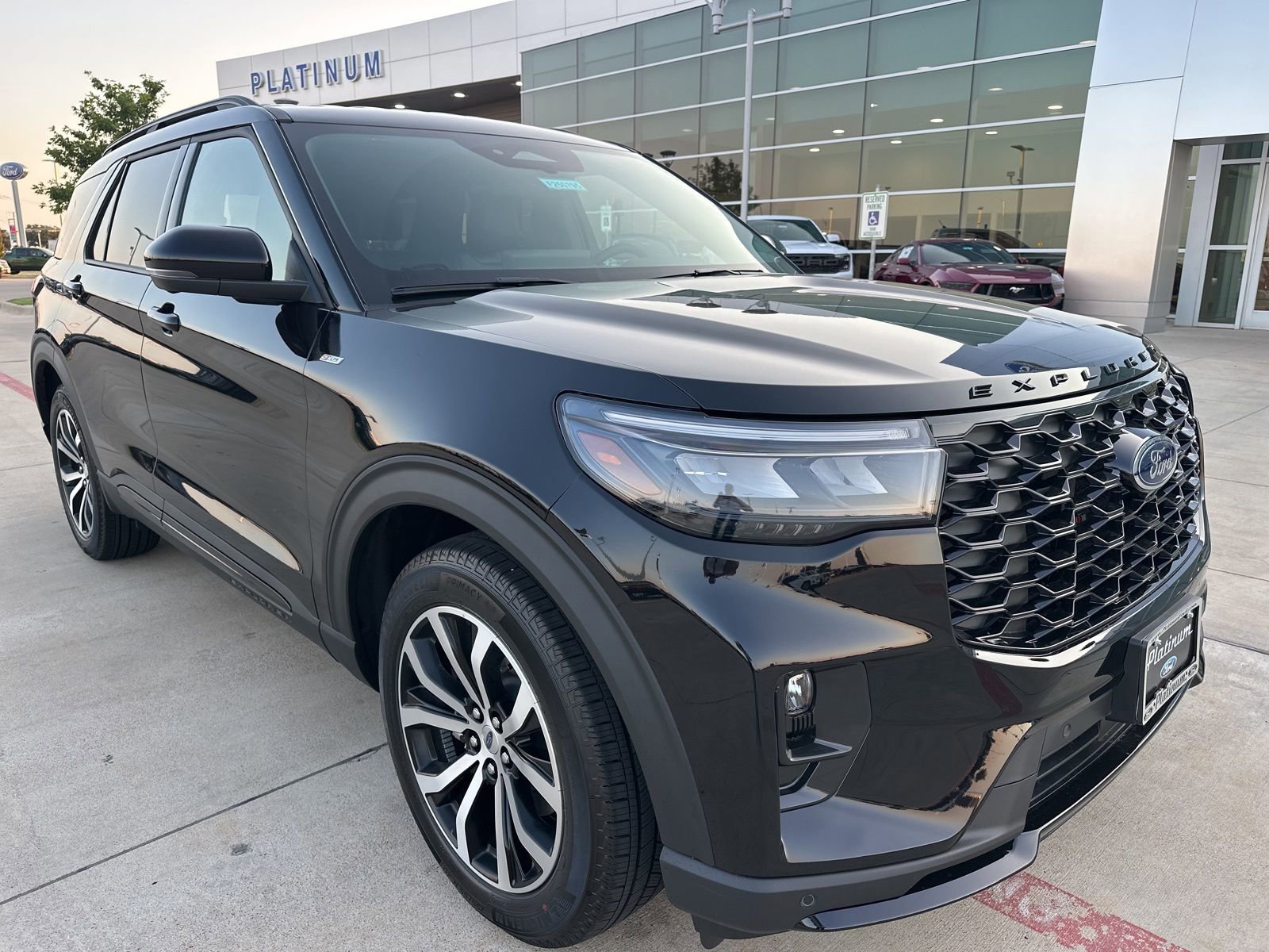 Certified 2025 Ford Explorer ST-Line image 14