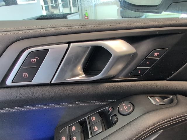 Used 2024 BMW X5 xDrive40i w/ Premium Package AWD/4WD image 17