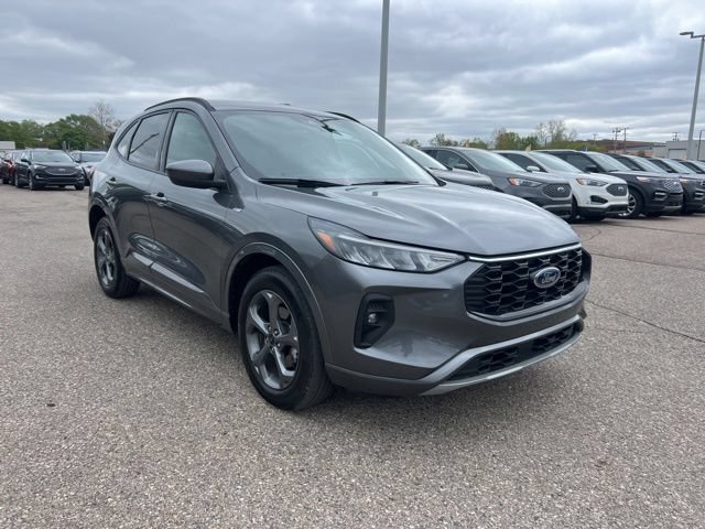 Certified 2023 Ford Escape ST-Line Select w/ Tech Pack #1 AWD/4WD image 3