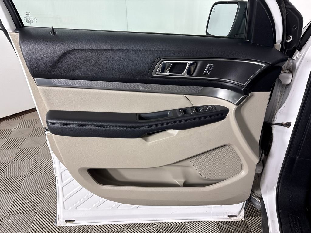 Certified 2019 Ford Explorer XLT w/ Equipment Group 202A AWD/4WD image 23