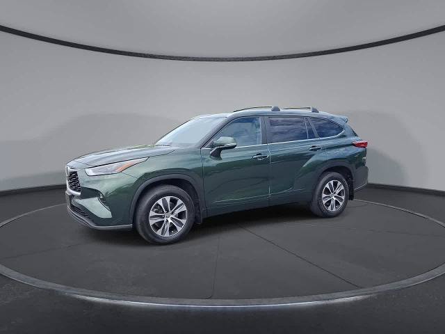 Used 2023 Toyota Highlander XLE AWD/4WD image 4