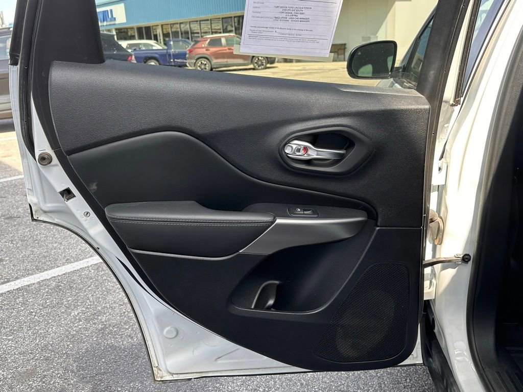 Used 2022 Jeep Cherokee Limited w/ Mopar Interior Package image 15